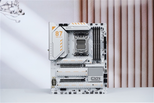满血释放锐龙性能！七彩虹CVN X870 ARK FROZEN V14方舟图赏