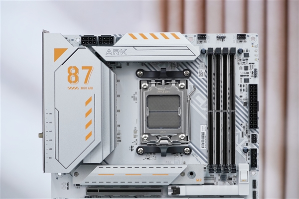 满血释放锐龙性能！七彩虹CVN X870 ARK FROZEN V14方舟图赏