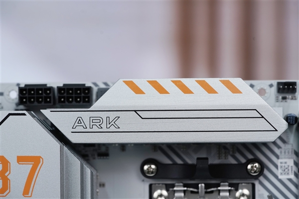 满血释放锐龙性能！七彩虹CVN X870 ARK FROZEN V14方舟图赏