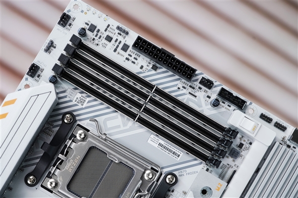 满血释放锐龙性能！七彩虹CVN X870 ARK FROZEN V14方舟图赏