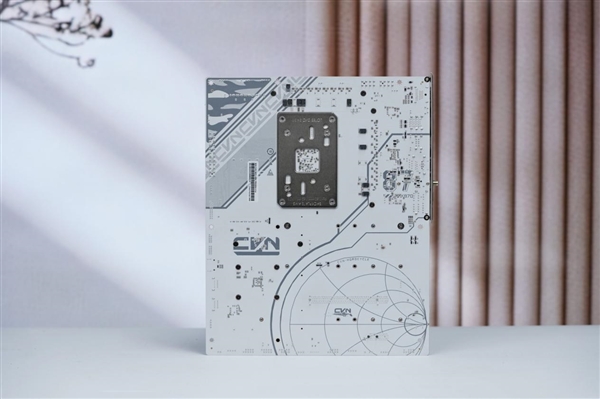 满血释放锐龙性能！七彩虹CVN X870 ARK FROZEN V14方舟图赏