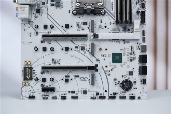 满血释放锐龙性能！七彩虹CVN X870 ARK FROZEN V14方舟图赏