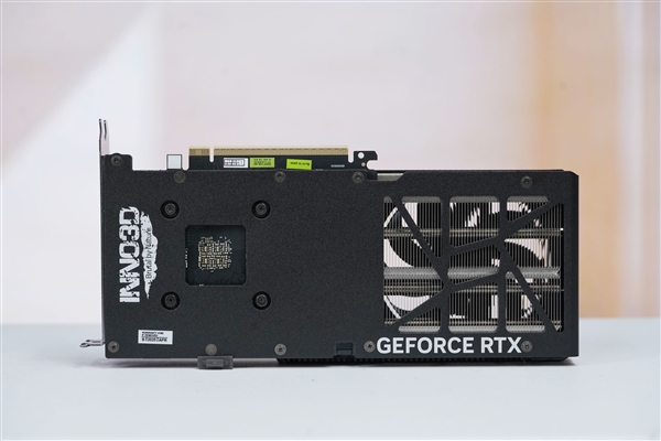 拉丝工艺精致典雅！映众RTX 5060 Ti曜夜8GB显卡图赏