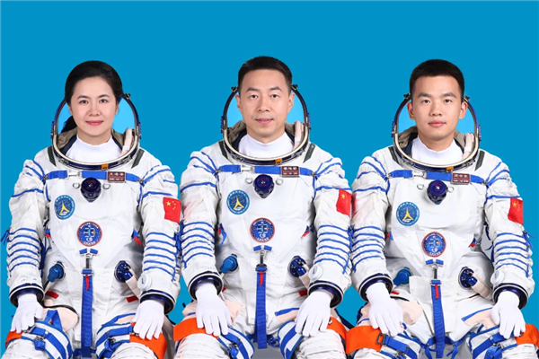 神舟二十号船箭组合体垂直转运！近日择机发射