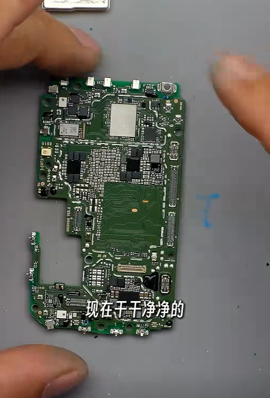 8000mAh史无前例！荣耀Power拆解：为了塞进超大电池 主板结构都变了