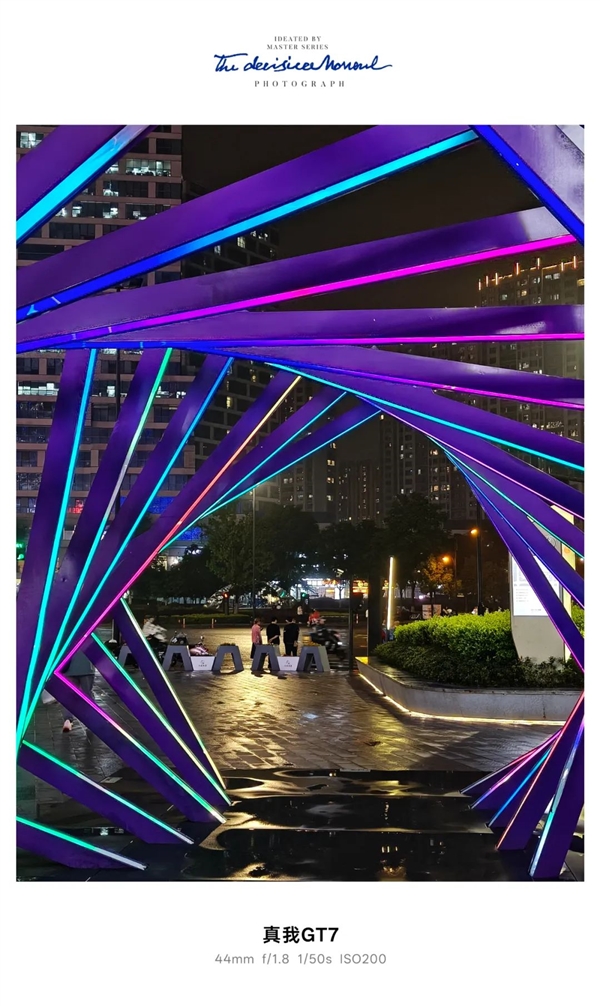 套娃“可耻”但有用 真我把旗舰芯片卖到了2210块